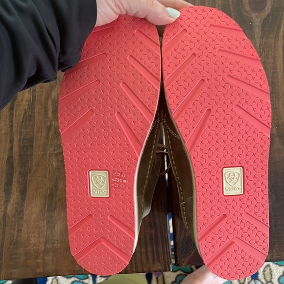 Ariat Women’s cruiser lace shoes - size 7B (wide) - Picture 4 of 6